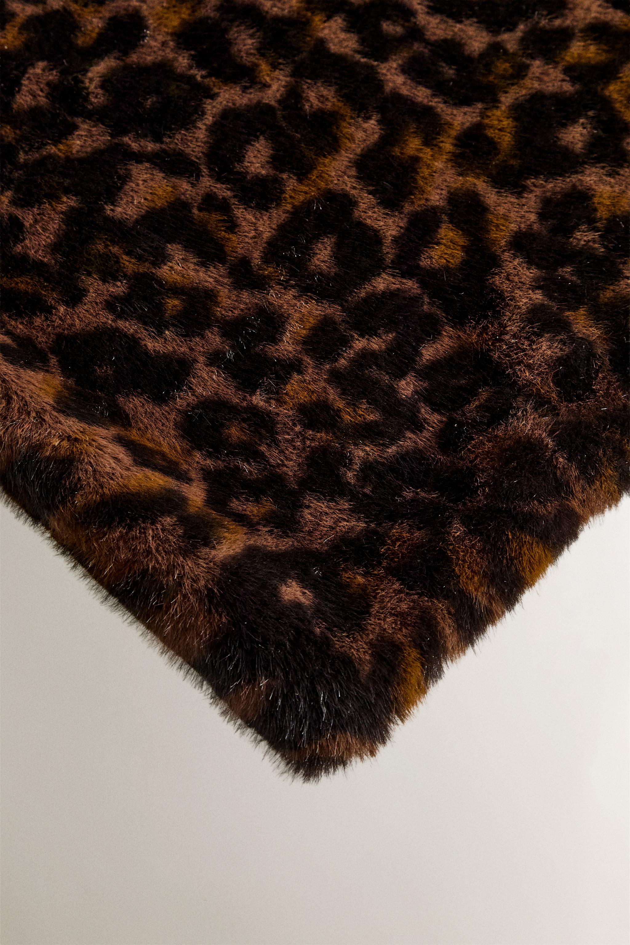 LEOPARD FAUX FUR BLANKET